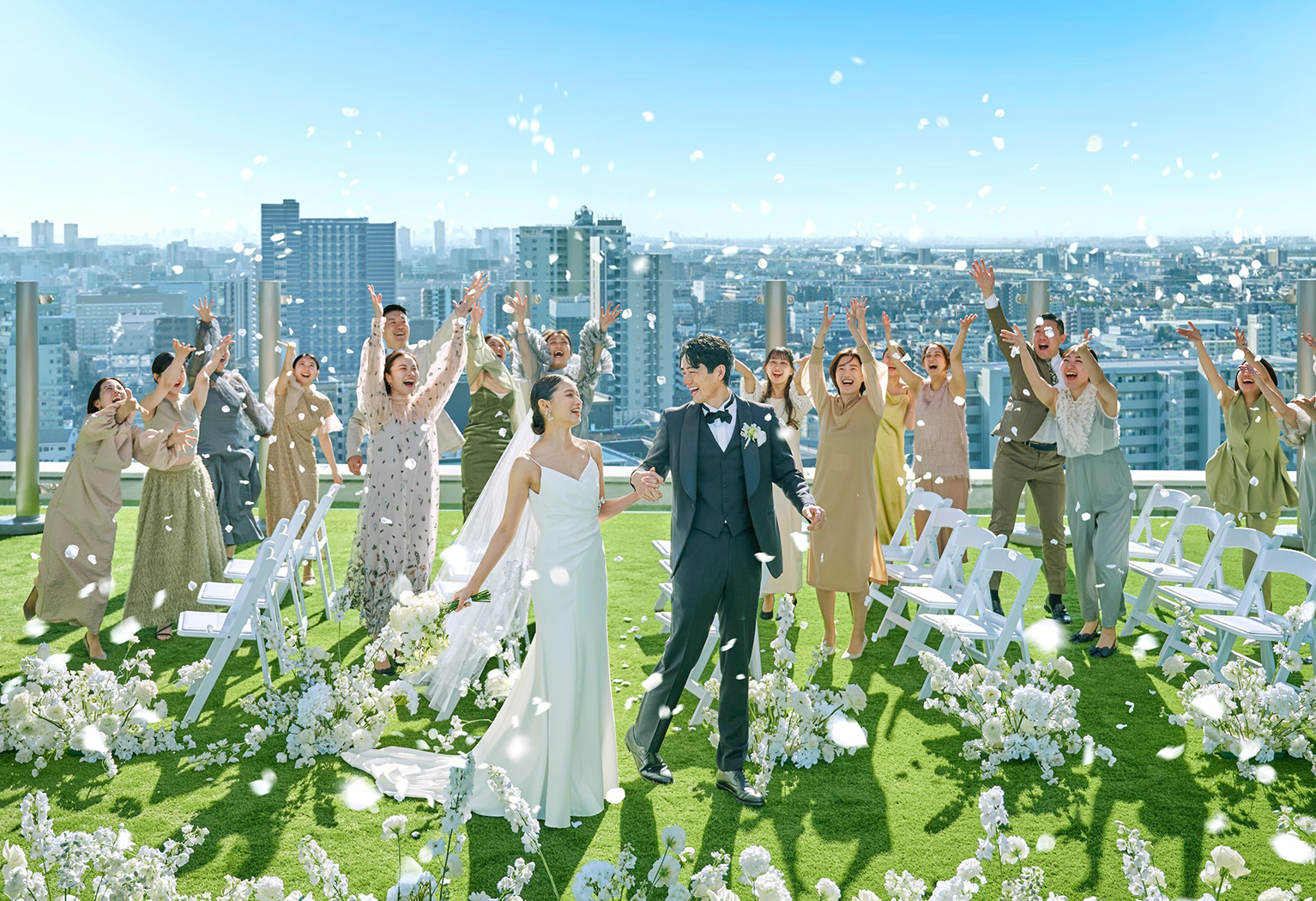 感動に包まれた挙式の後はおふたりとゲストだけの特別な時間