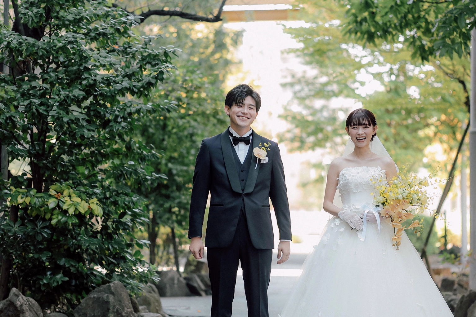 自然に囲まれたおふたりのポートレート